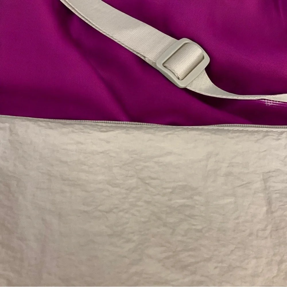 💎ALO Yoga White Crossbody - Ornate Design 3L Bag - Picture 3 of 4
